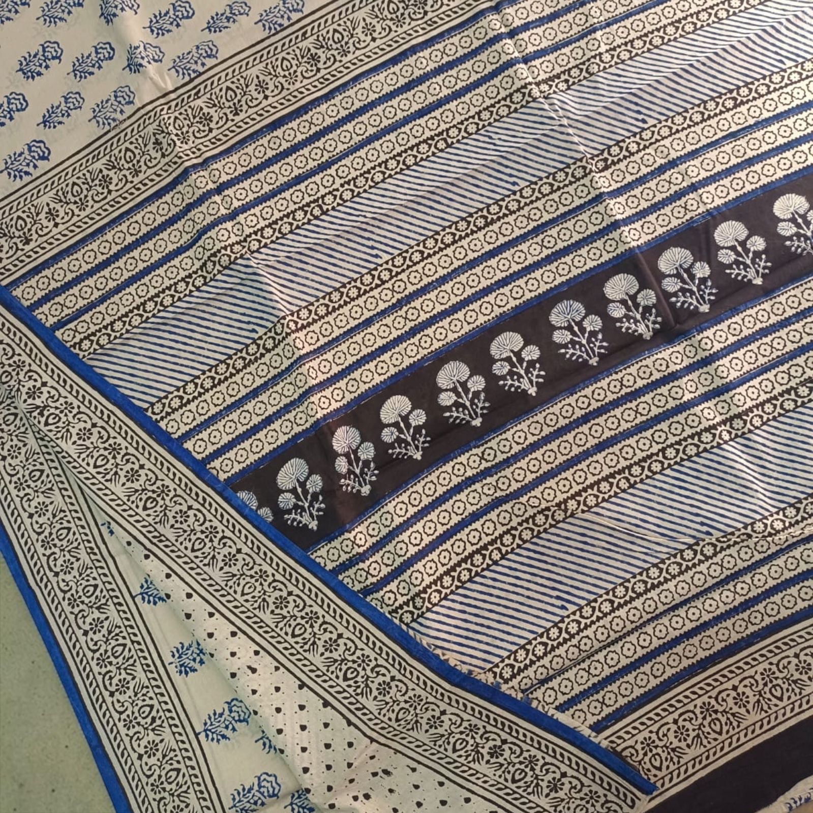 🌿 Ivory & Blue Printed Cotton Saree